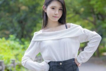 MOGI 131 A 147cm petite beautiful girl who is a former