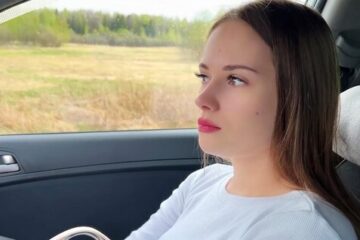 Russian girl is ready to suck her friend’s dick even in the car