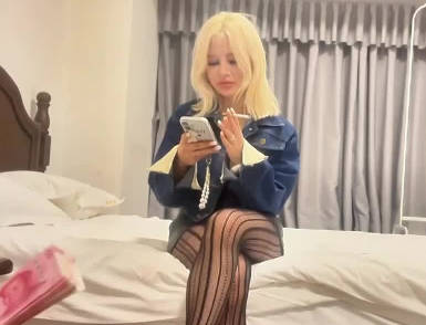 I made an appointment with a Russian lady with golden hair and blue eyes - Xiaolang