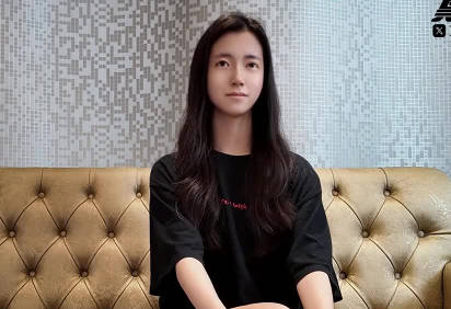 19-year-old art school student - Black Jack