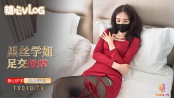 Sexy schoolgirl's special massage Silk footjob massage cock
