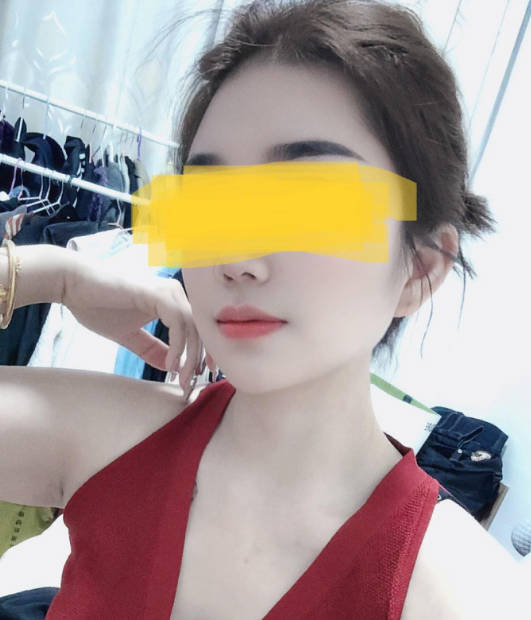 The white and tender flower shop owner's first experience has great potential for being a M. She stretched out her tongue to receive the semen. It's amazing.