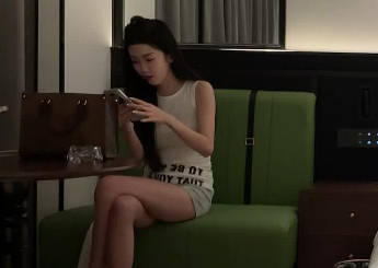 Today I made an appointment with a girl who looks like a certain internet celebrity - Cao Changqing