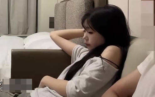 About 2006 tall girl with smooth hairless bottom-7BOSS