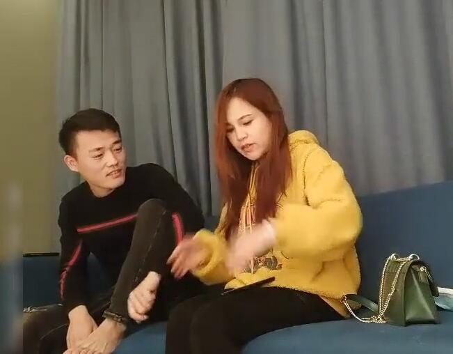 Ximen Tanhua (12-24) arranged to have sex with a part-time housewife, but was eventually discovered to be secretly filming her.