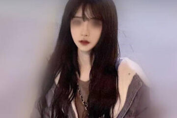 I ejaculated without a condom in the women's restroom of a 4S store; my first love gave me oral sex again in the stairwell of her apartment building.