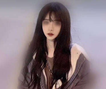 I ejaculated without a condom in the women’s restroom of a 4S store; my first love gave me oral sex again in the stairwell of her apartment building.