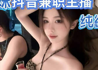 A super freshman girl who just started college was penetrated by me. She came to see me on the subway - the affectionate Little Lu Bu.