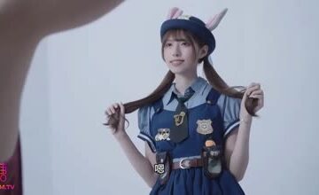 A woman with stunning looks and a secret contract was blackmailed during a photoshoot.