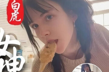 Internet celebrity wearing a kitchen apron touches her pussy while masturbating and moaning with her fingers - Li Bala La