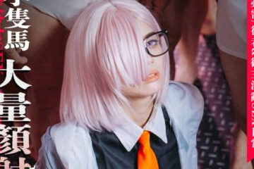 Petite cosplayer