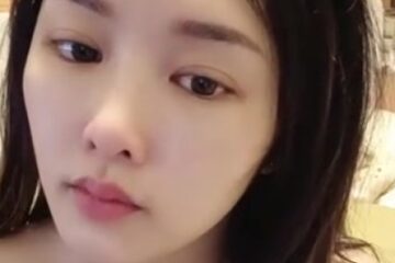 Taiwanese sexy beauty Li Nana did a nude live stream